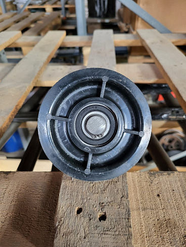 Ролик натяжной внутренний с валом К 531\ К527\ К547 : купить в Воронеже