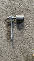 Ролик поддержки цепи в сборе с кронштейном К 527: купить в Воронеже