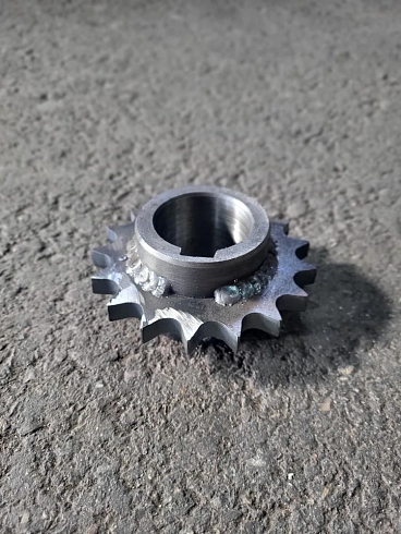 Звездочка вала привода транспортера (метал.) К 527 (z=17, d=45): купить в Воронеже